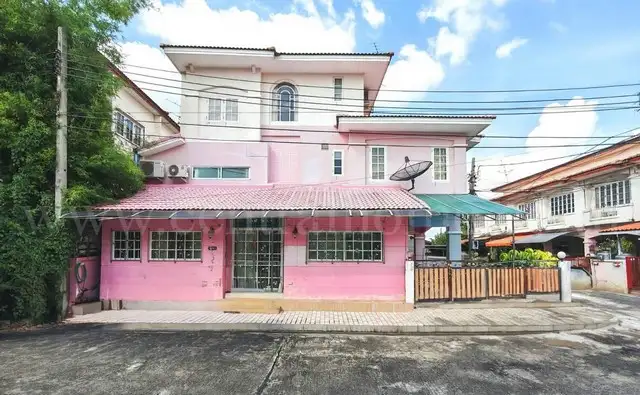 Special Price: 2.5-Story Corner Townhouse at Saranon Tiwanon - Pak Kret