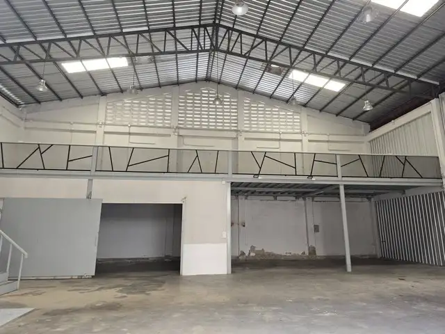 ให้เช่าโกดังเข้าออกได้หลายทาง บางนา-ตราด และเฉลิมพระเกียรติ สะดวกมาก  บางนา กม.5.5 บางพลี สมุทรปราการ